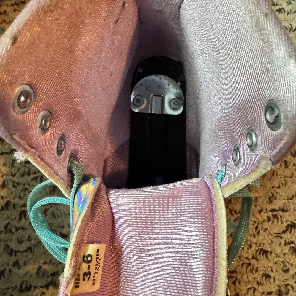Holographic Roller Derby Roller Skates - Picture 5 of 6